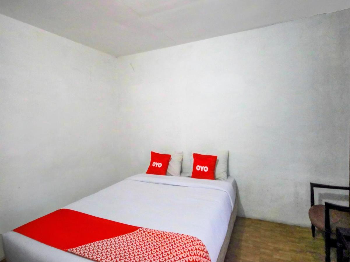 Oyo 2322 Dien Karona Hotel Берастагі Екстер'єр фото